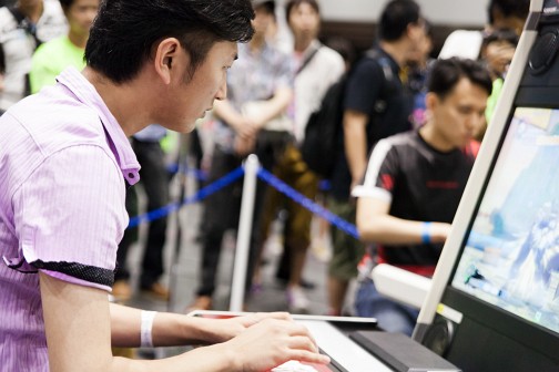 ������#043�Υ���ͥ���/AC�ǡ֥���ȥ饹�ȥ꡼�ȥե�������IV���������ְ콩����ա����ͽ���ե��ȥ�ݡ��ȡ��辡���˶��ʤ��4�������8̾�ζ��뤬����