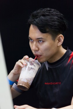 ������#057�Υ���ͥ���/AC�ǡ֥���ȥ饹�ȥ꡼�ȥե�������IV���������ְ콩����ա����ͽ���ե��ȥ�ݡ��ȡ��辡���˶��ʤ��4�������8̾�ζ��뤬����