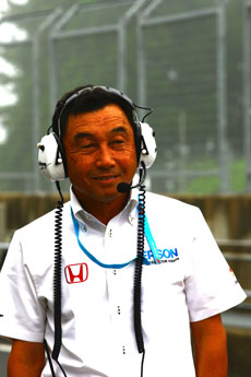 ���������꡼ No.002�Υ���ͥ������ / ��F1 2013�פθ��������Ȥ����������ץ󤷡��ǿ��Υץ��⡼�����ࡼ�ӡ��������ˡ���F1�ɥ饤�С������� ��ᤫ��Υ����Ȥ�Ǻ�