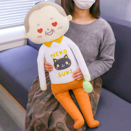 画像ギャラリー No.001のサムネイル画像 / 「トレバ」限定“ねこ好きのゆる〜いおじさんBIG抱きまくら80cm”が4月10日6:00に登場