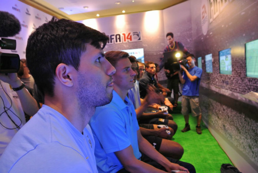 ꡼ No.033 | ǹԤ줿FIFA 14ץץӥ塼٥Ȥݡȡ쥹å餬路ULTIMATE TEAM׺ǿ