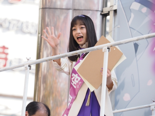 画像ギャラリー No.023のサムネイル画像 / 「解放少女 SIN」,新宿の街に女子高生大統領の演説が轟いたトークイベントをレポート。ご当地アイドルの橋本環奈さんが宣伝大使に