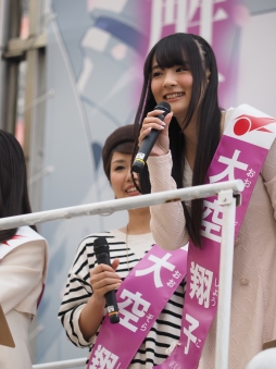 画像ギャラリー No.030のサムネイル画像 / 「解放少女 SIN」,新宿の街に女子高生大統領の演説が轟いたトークイベントをレポート。ご当地アイドルの橋本環奈さんが宣伝大使に