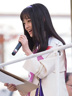 画像ギャラリー No.031のサムネイル画像 / 「解放少女 SIN」,新宿の街に女子高生大統領の演説が轟いたトークイベントをレポート。ご当地アイドルの橋本環奈さんが宣伝大使に