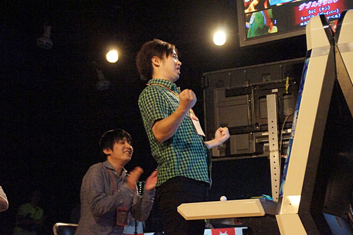 画像集#021のサムネイル/個人戦はブランカが優勝,そしてハカンも大暴れ。波乱だらけの「ウルトラストリートファイターIV」賞金制全国大会「一秋千撃杯」をレポート