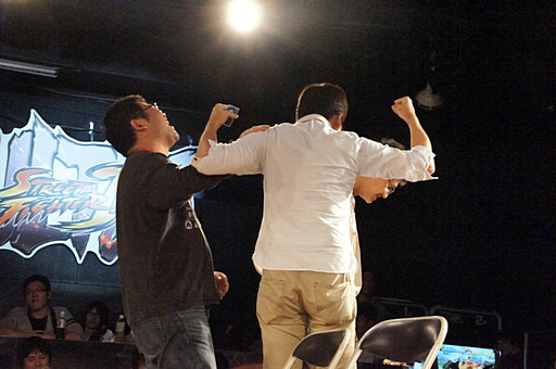 画像集#022のサムネイル/個人戦はブランカが優勝,そしてハカンも大暴れ。波乱だらけの「ウルトラストリートファイターIV」賞金制全国大会「一秋千撃杯」をレポート