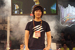 画像集#040のサムネイル/個人戦はブランカが優勝,そしてハカンも大暴れ。波乱だらけの「ウルトラストリートファイターIV」賞金制全国大会「一秋千撃杯」をレポート