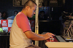 画像集#055のサムネイル/個人戦はブランカが優勝,そしてハカンも大暴れ。波乱だらけの「ウルトラストリートファイターIV」賞金制全国大会「一秋千撃杯」をレポート