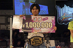 画像集#068のサムネイル/個人戦はブランカが優勝,そしてハカンも大暴れ。波乱だらけの「ウルトラストリートファイターIV」賞金制全国大会「一秋千撃杯」をレポート