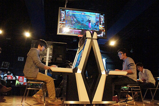 画像集#074のサムネイル/個人戦はブランカが優勝,そしてハカンも大暴れ。波乱だらけの「ウルトラストリートファイターIV」賞金制全国大会「一秋千撃杯」をレポート