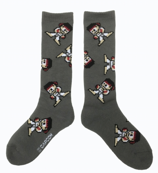 画像ギャラリー No.001のサムネイル画像 / 「ストリートファイター」モチーフのドットデザイン靴下が5月18日に発売