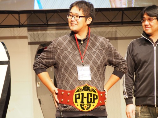 画像ギャラリー No.011のサムネイル画像 / タイトー格ゲー夢の祭典。「P4U2」「ニトブラ」「BBCP」「ウルIV」の各部門で頂点が争われた「闘神祭2015」フォトレポート