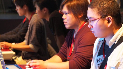 画像ギャラリー No.017のサムネイル画像 / タイトー格ゲー夢の祭典。「P4U2」「ニトブラ」「BBCP」「ウルIV」の各部門で頂点が争われた「闘神祭2015」フォトレポート