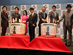 画像集#019のサムネイル/「龍が如く 維新!」の完成披露記者会見が開催。黒田崇矢さんや高橋克典さん,桜庭ななみさんら主要キャストが登壇した会場の模様をレポート