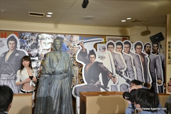 画像集#025のサムネイル/桐生/真島/遥との“同姓同名割”も用意される「龍が如く 維新!」と居酒屋はなこのタイアップが本日より開始。渋谷南口店には坂本龍馬像も展示