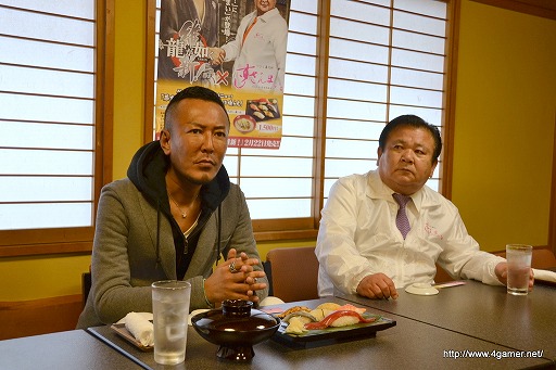 画像集#003のサムネイル/「龍が如く 維新!」×「すしざんまい」コラボメニューの「幕末屋台寿司」は2月15日に提供開始。3倍サイズの漬けマグロ握りはたっぷりの食べごたえ