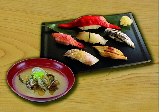 画像集#015のサムネイル/「龍が如く 維新!」×「すしざんまい」コラボメニューの「幕末屋台寿司」は2月15日に提供開始。3倍サイズの漬けマグロ握りはたっぷりの食べごたえ