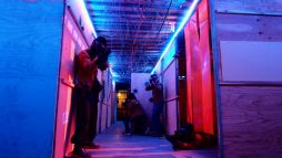 画像集#004のサムネイル/「ガンスリンガー ストラトス」と「九龍 戦闘市街区」がコラボ。2周年記念イベントを開催