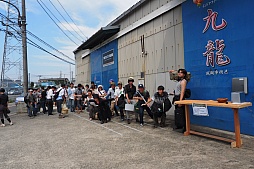 画像集#002のサムネイル/「ガンスリンガー ストラトス」稼働2周年記念イベントをレポート。出演声優とプレイヤーがサバイバルゲームで対戦