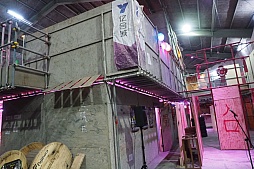 画像集#005のサムネイル/「ガンスリンガー ストラトス」稼働2周年記念イベントをレポート。出演声優とプレイヤーがサバイバルゲームで対戦