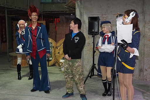 画像集#006のサムネイル/「ガンスリンガー ストラトス」稼働2周年記念イベントをレポート。出演声優とプレイヤーがサバイバルゲームで対戦