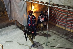 画像集#009のサムネイル/「ガンスリンガー ストラトス」稼働2周年記念イベントをレポート。出演声優とプレイヤーがサバイバルゲームで対戦