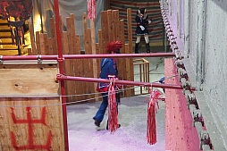 画像集#010のサムネイル/「ガンスリンガー ストラトス」稼働2周年記念イベントをレポート。出演声優とプレイヤーがサバイバルゲームで対戦