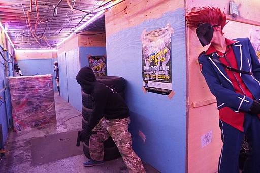 画像集#011のサムネイル/「ガンスリンガー ストラトス」稼働2周年記念イベントをレポート。出演声優とプレイヤーがサバイバルゲームで対戦