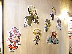 画像集#002のサムネイル/「ガンスリンガー ストラトス」の稼働2周年を記念するカフェがオープン。声優の阿部 敦さんと植田佳奈さんも登場したオープニングセレモニーをレポート