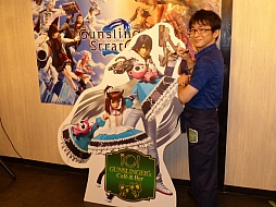 画像集#005のサムネイル/「ガンスリンガー ストラトス」の稼働2周年を記念するカフェがオープン。声優の阿部 敦さんと植田佳奈さんも登場したオープニングセレモニーをレポート
