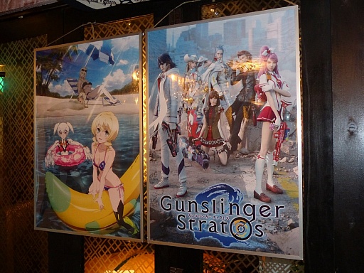 画像集#022のサムネイル/「ガンスリンガー ストラトス」の稼働2周年を記念するカフェがオープン。声優の阿部 敦さんと植田佳奈さんも登場したオープニングセレモニーをレポート