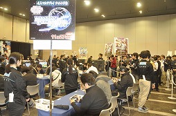 ������#008�Υ���ͥ���/�֥ե��󥿥��������� �Υ����ס��ŷ�ʸ�� FIGHTING CLIMAX�ס֥��㥤�˥󥰡��쥾�ʥ󥹡פ��ץ쥤���֥��Ÿ���줿�θ����ݡ��ȡ��ƥץ��ǥ塼�����ؤι�Ʊ���󥿥ӥ塼��Ǻ�