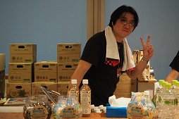 画像ギャラリー No.007のサムネイル画像 / 「ARC REVOLUTION CUP 2015」フォトレポート。「GUILTY GEAR」や「BLAZBLUE」など,計4タイトルの優勝者達へのインタビューも掲載