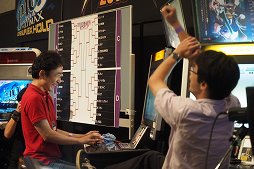 画像ギャラリー No.011のサムネイル画像 / 「ARC REVOLUTION CUP 2015」フォトレポート。「GUILTY GEAR」や「BLAZBLUE」など,計4タイトルの優勝者達へのインタビューも掲載