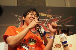 画像ギャラリー No.014のサムネイル画像 / 「ARC REVOLUTION CUP 2015」フォトレポート。「GUILTY GEAR」や「BLAZBLUE」など,計4タイトルの優勝者達へのインタビューも掲載