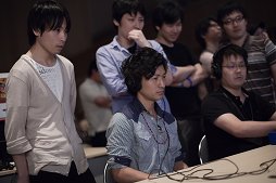 画像ギャラリー No.031のサムネイル画像 / 「ARC REVOLUTION CUP 2015」フォトレポート。「GUILTY GEAR」や「BLAZBLUE」など,計4タイトルの優勝者達へのインタビューも掲載