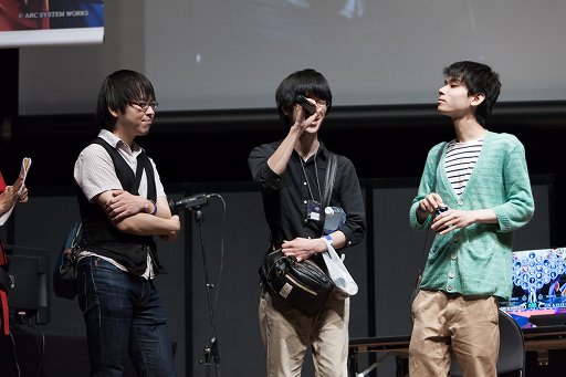 画像ギャラリー No.033のサムネイル画像 / 「ARC REVOLUTION CUP 2015」フォトレポート。「GUILTY GEAR」や「BLAZBLUE」など,計4タイトルの優勝者達へのインタビューも掲載