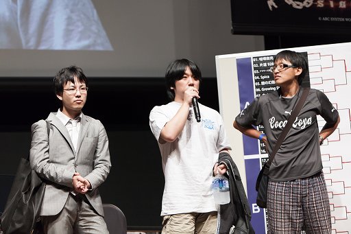 画像ギャラリー No.035のサムネイル画像 / 「ARC REVOLUTION CUP 2015」フォトレポート。「GUILTY GEAR」や「BLAZBLUE」など,計4タイトルの優勝者達へのインタビューも掲載