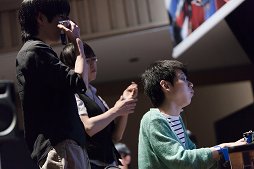 画像ギャラリー No.036のサムネイル画像 / 「ARC REVOLUTION CUP 2015」フォトレポート。「GUILTY GEAR」や「BLAZBLUE」など,計4タイトルの優勝者達へのインタビューも掲載