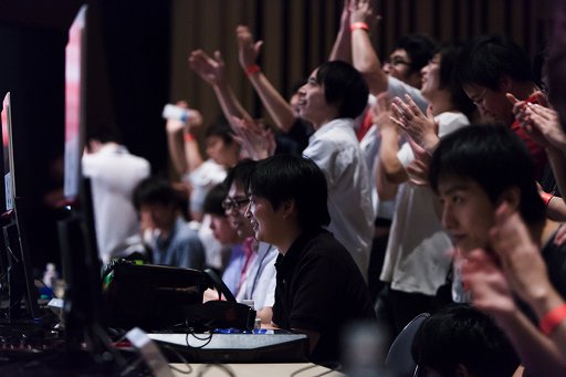 画像ギャラリー No.041のサムネイル画像 / 「ARC REVOLUTION CUP 2015」フォトレポート。「GUILTY GEAR」や「BLAZBLUE」など,計4タイトルの優勝者達へのインタビューも掲載