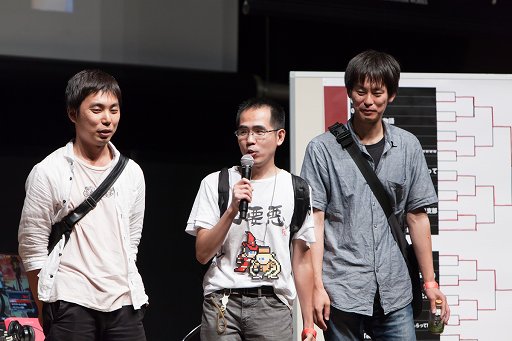 画像ギャラリー No.044のサムネイル画像 / 「ARC REVOLUTION CUP 2015」フォトレポート。「GUILTY GEAR」や「BLAZBLUE」など,計4タイトルの優勝者達へのインタビューも掲載