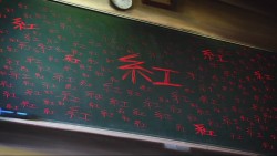 画像集#035のサムネイル/これは名作の予感! 作り込まれた雰囲気が素晴らしい學園ジュヴナイル伝奇シリーズ最新作「魔都紅色幽撃隊」をプレイムービーで紹介