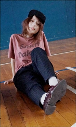 画像ギャラリー No.021のサムネイル画像 / 「GRAVITY DAZE 2」,伊藤万理華さんを起用したPV「GRAVITY CAT / 重力的眩暈子猫編」を公開。「GRAVITY DAZE」の世界観が実写ムービーに