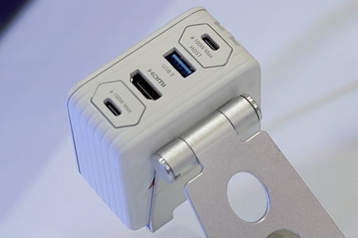 画像ギャラリー No.017のサムネイル画像 / 携帯型ゲームPC向けドックやUSB ACアダプタにキャプチャ機能を内蔵!? ユニークな製品を多数出展したAVerMedia