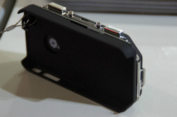 ���������꡼ No.004�Υ���ͥ������ / ��TGS 2013�ϲ��Ǹ��Ĥ���iPhone�ѥ����ॳ��ȥ������Bladepad�פ�Ҳ𡣥��饤�ɼ��ǻ������ӥ饯���󡤥ܥ����ʤ��ʤ��ܳ���