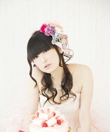 画像ギャラリー No.003のサムネイル画像 / 「アンジュ・ヴィエルジュ」アニメ版の彩城天音役は田村ゆかりさん。「はいふり」とのコラボも