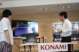 画像ギャラリー No.002のサムネイル画像 / BEMANIシリーズの最新アプリを体験できた「KONAMI App Premium Event」の様子をお届け。「Sweety」によるミニライブ&トークショーも開催