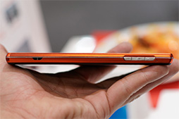 ������#011�Υ���ͥ���/���ն��۱�ǥ�����̥�Ϥ�AQUOS ZETA��Xperia Z2 Tablet�򤸤ä�������å���NTT�ɥ���2014�ƥ�ǥ륹�ޡ��ȥե���ƥ��ȥ�ݡ��ȡʸ��ԡ�