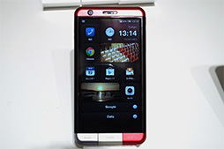 画像ギャラリー No.004のサムネイル画像 / KDDI 2015年春モデルスマートフォン3製品テストレポート。コンパクトで使い勝手重視の製品はどの程度の性能を備えるのか?