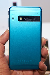 画像ギャラリー No.012のサムネイル画像 / KDDI 2015年春モデルスマートフォン3製品テストレポート。コンパクトで使い勝手重視の製品はどの程度の性能を備えるのか?